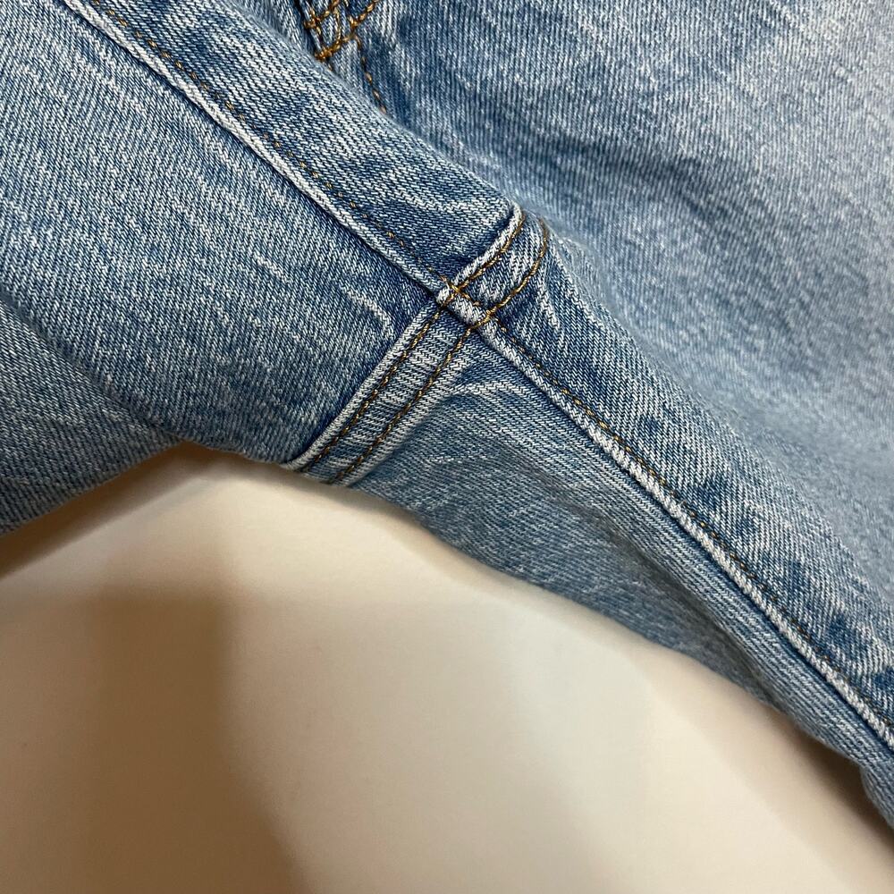 Levi’s Wedgie Jeans 30 Womens Light Wash Button Fly Distressed Denim Casual - Picture 3 of 6